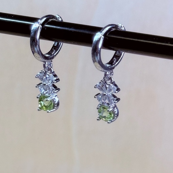 Silver Plated Peridot Earrings - NIP - Picture 2 of 2